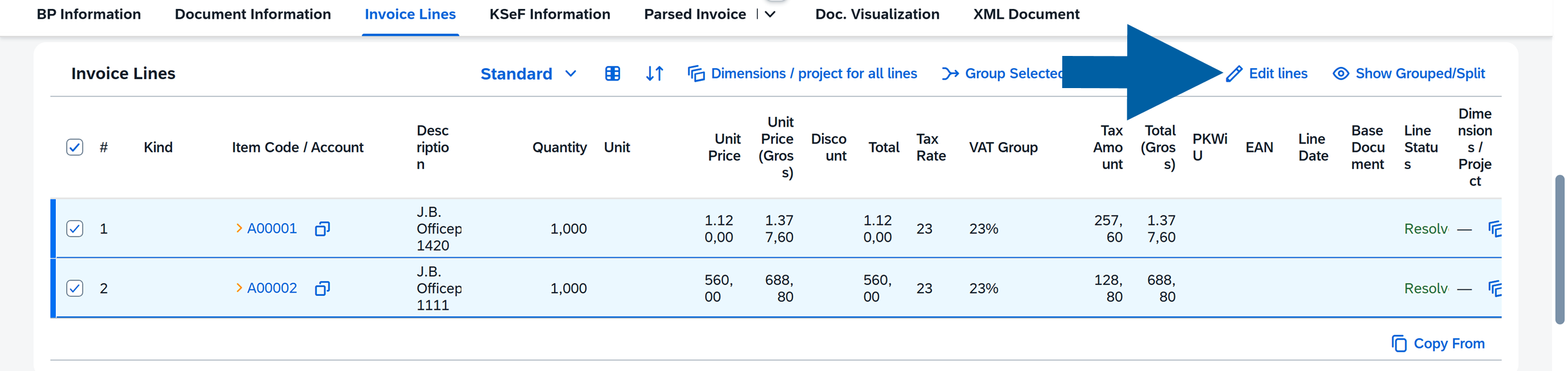 Invoice Lines tab in the KSeF invoice details screen. The toolbar shows Dimensions / project for all lines, Group Selected, Edit lines, and Show Grouped/Split; a large blue arrow points to Edit lines. Below, two selected invoice lines display item codes A00001 and A00002, descriptions, quantities, prices, tax details, line status, and base document columns.